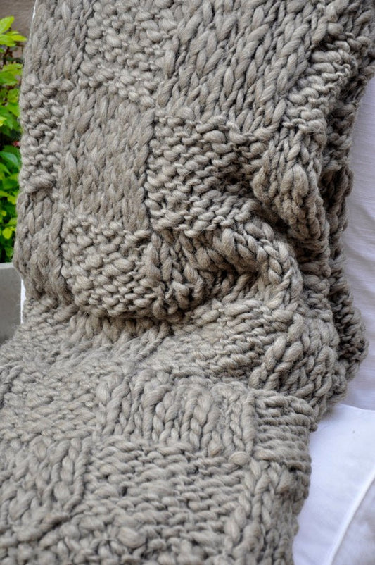Malena Thick Throw Blanket